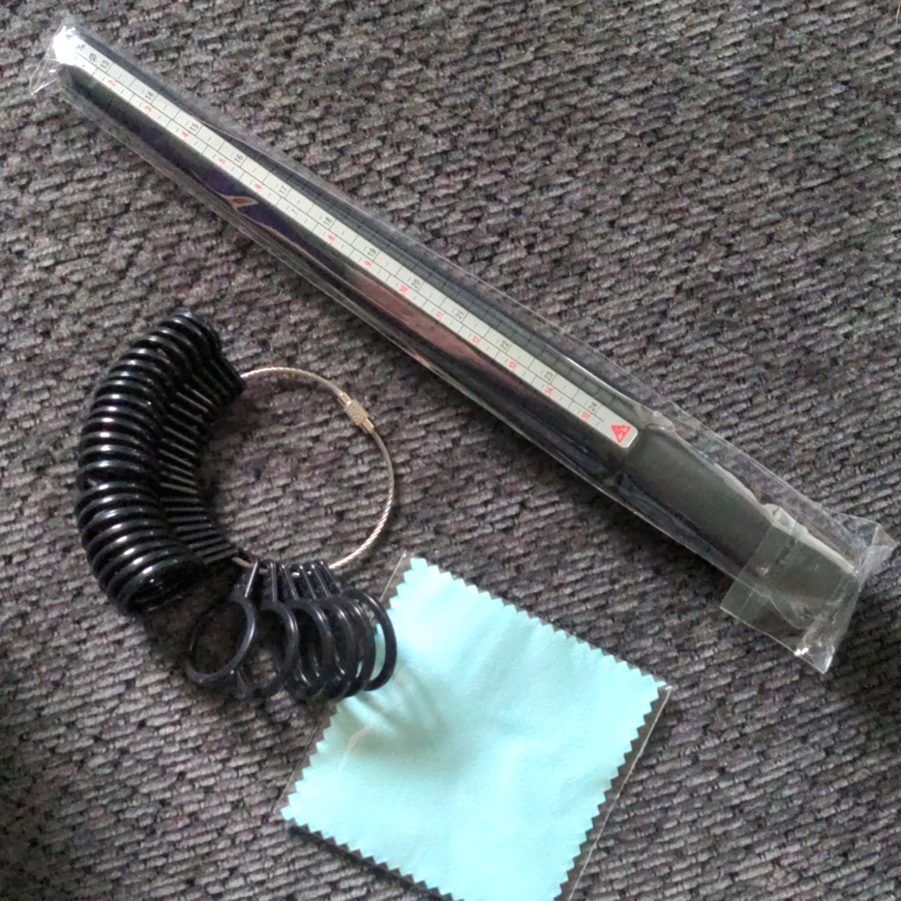 BRAND NEW Ring sizer